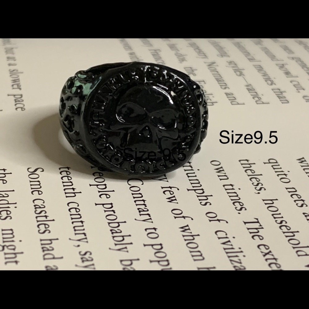 Black skull ring